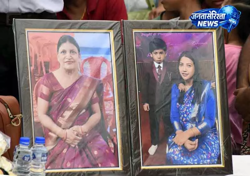 Mayapuri में शोक, MP नाव हादसे के तीन पीड़ितों के शव घर लौटे Mayapuri में शोक, MP नाव हादसे के तीन पीड़ितों के शव घर लौटे