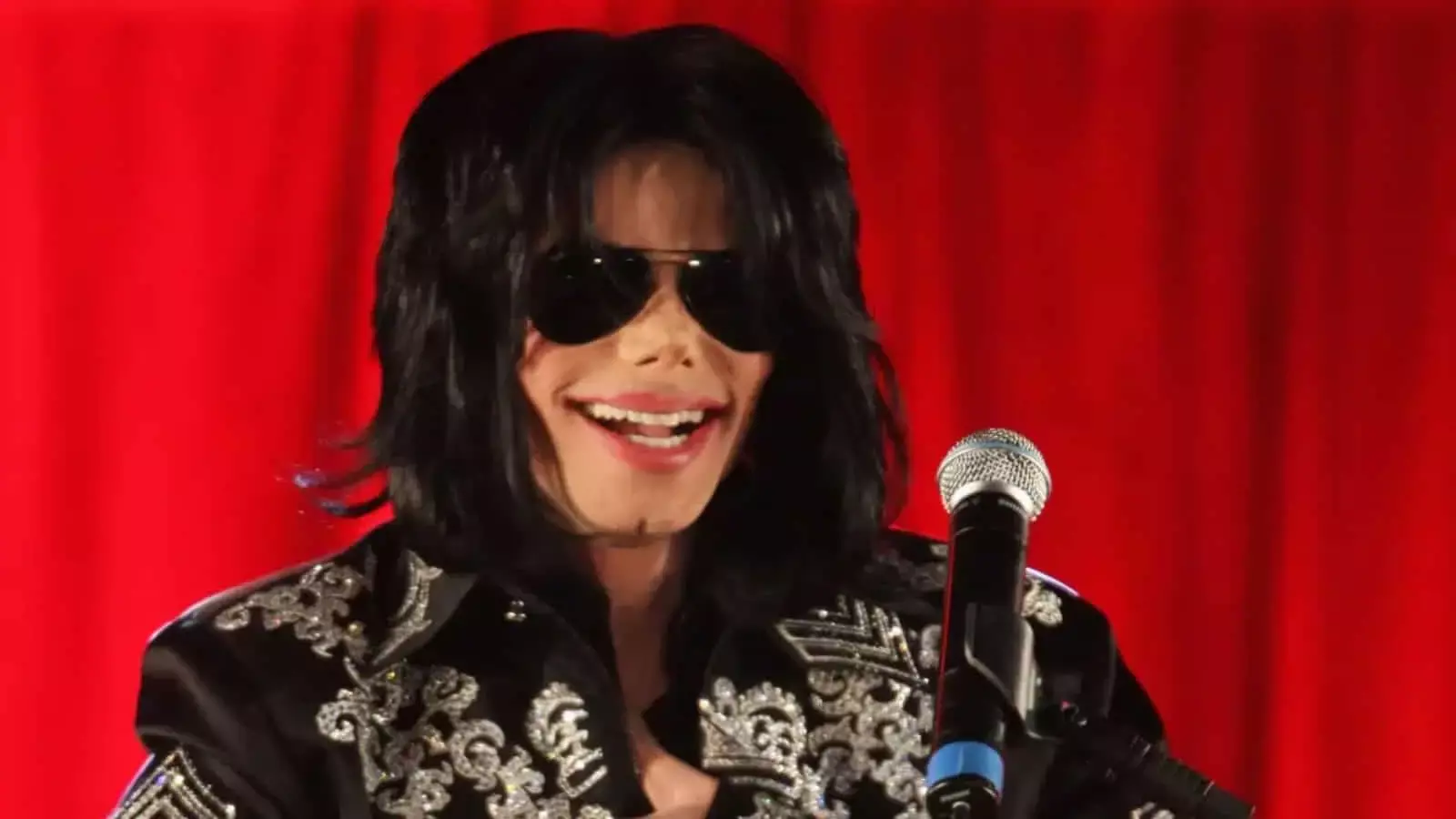 Michael Jackson ने पॉप चार्ट में फिर हासिल किया वैश्विक नंबर 1 स्थान Michael Jackson ने पॉप चार्ट में फिर हासिल किया वैश्विक नंबर 1 स्थान