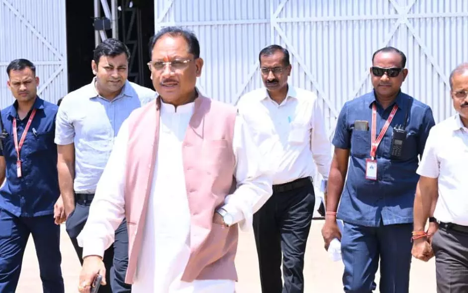 चंदागढ़ में CM विष्णुदेव साय का हेलिकॉप्टर उतरा चंदागढ़ में CM विष्णुदेव साय का हेलिकॉप्टर उतरा