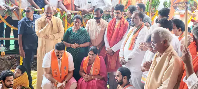 Akiveedu : राम मंदिर पुनर्निर्माण की आधारशिला रखी गई Akiveedu : राम मंदिर पुनर्निर्माण की आधारशिला रखी गई