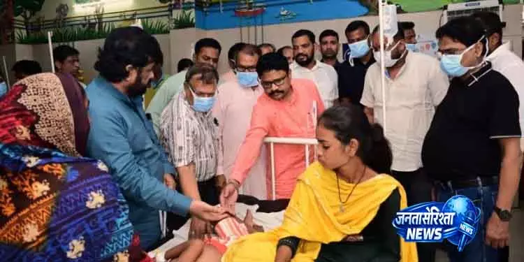 Odisha के जाजपुर में ‘दहीबड़ा’ खाने के बाद 58 लोग अस्पताल में भर्ती Odisha के जाजपुर में ‘दहीबड़ा’ खाने के बाद 58 लोग अस्पताल में भर्ती