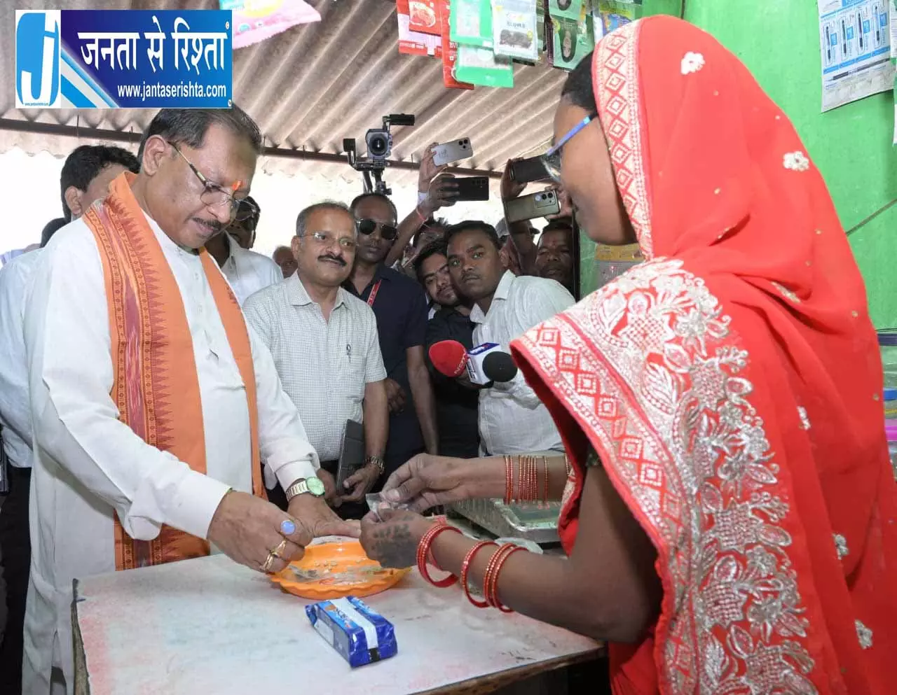 सुशासन तिहार : CM साय पहुंचे लखपति दीदी सुमिला की किराना दुकान सुशासन तिहार : CM साय पहुंचे लखपति दीदी सुमिला की किराना दुकान