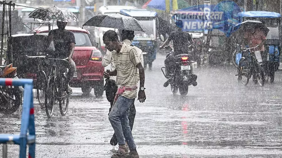 आंध्र प्रदेश में भीषण गर्मी के बीच IMD ने 5 दिन बारिश और आंधी-तूफान की चेतावनी जारी की आंध्र प्रदेश में भीषण गर्मी के बीच IMD ने 5 दिन बारिश और आंधी-तूफान की चेतावनी जारी की
