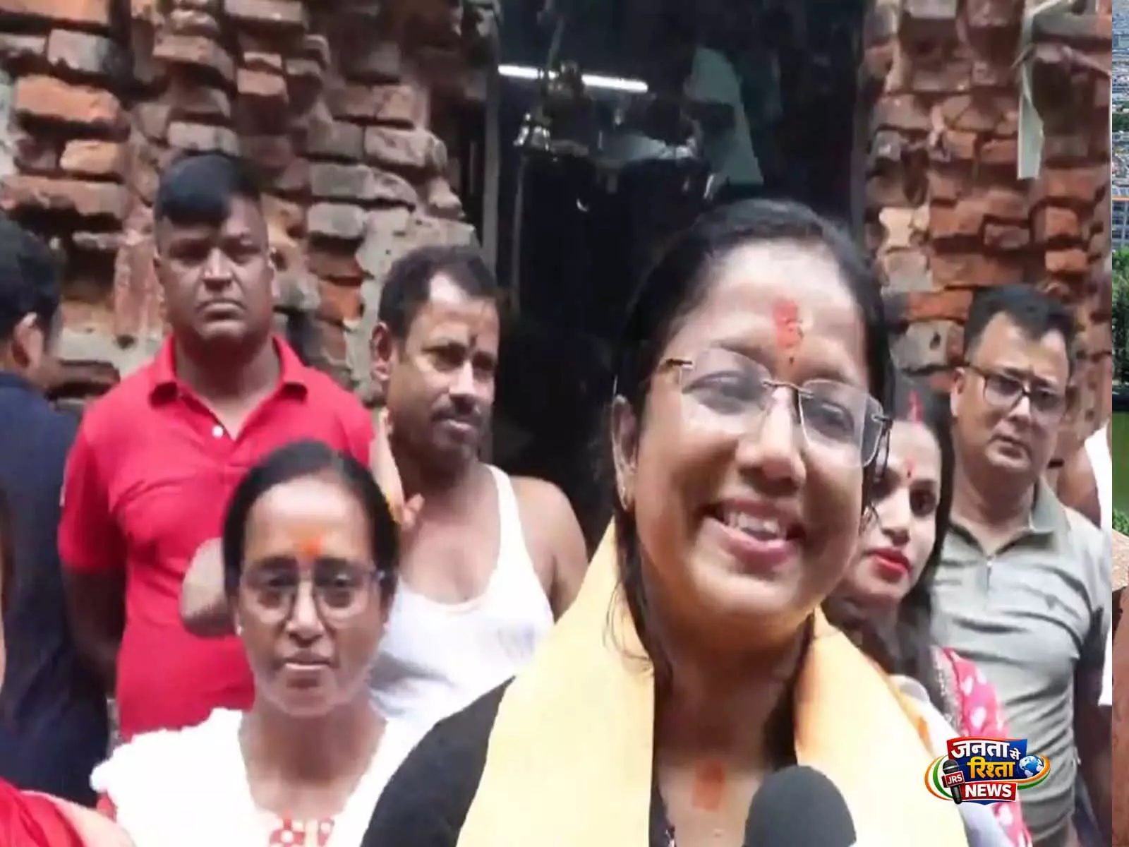 बंगाल चुनाव नतीजों से पहले मंदिरों में पहुंचे BJP उम्मीदवार, दैवीय आशीर्वाद का दावा बंगाल चुनाव नतीजों से पहले मंदिरों में पहुंचे BJP उम्मीदवार, दैवीय आशीर्वाद का दावा