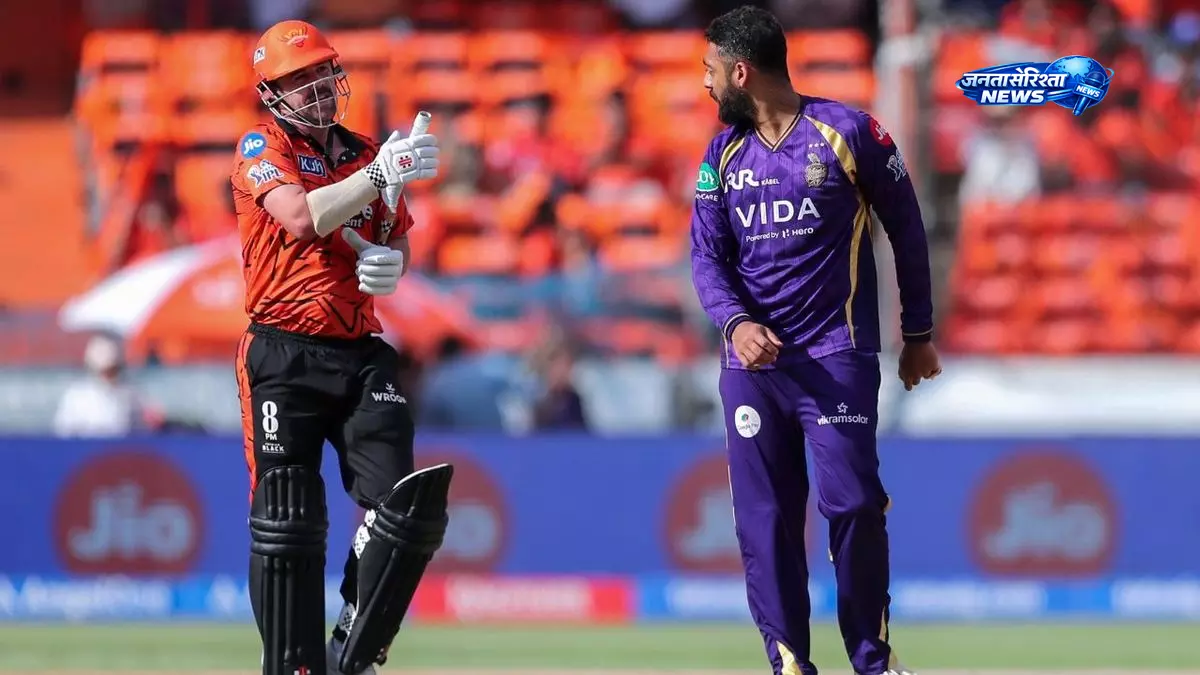 KKR की धारदार गेंदबाजी से SRH 165 पर ढेर, जीत के लिए 166 का लक्ष्य KKR की धारदार गेंदबाजी से SRH 165 पर ढेर, जीत के लिए 166 का लक्ष्य