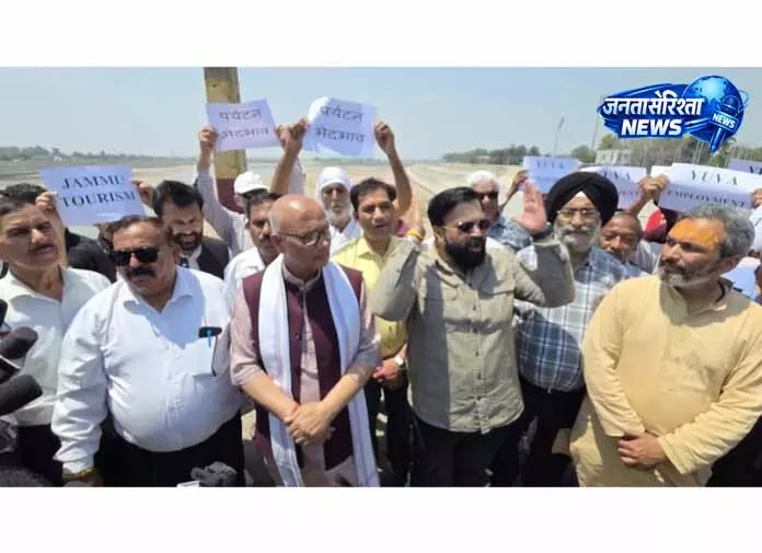 तवी रिवर फ्रंट के विलंब पर सवाल, Rajinder Sharma ने मांगी स्पष्टता तवी रिवर फ्रंट के विलंब पर सवाल, Rajinder Sharma ने मांगी स्पष्टता