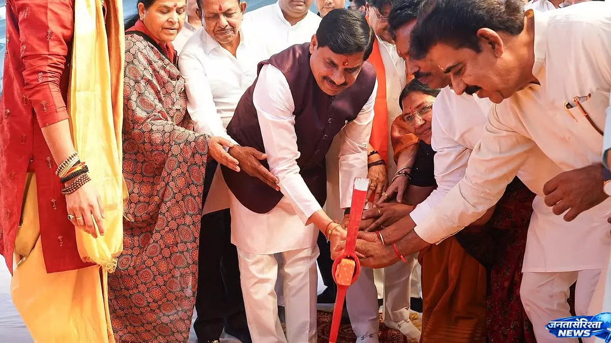 Indore-पीथमपुर इकोनॉमिक कॉरिडोर का शिलान्यास, पहले चरण का काम शुरू Indore-पीथमपुर इकोनॉमिक कॉरिडोर का शिलान्यास, पहले चरण का काम शुरू