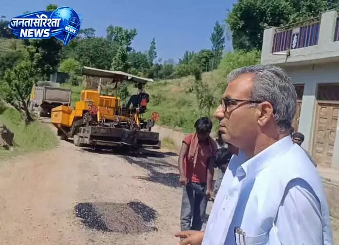 MLA ने थन्नामंडी में अधूरा और संदिग्ध सड़क निर्माण रोके जाने की मांग उठाई MLA ने थन्नामंडी में अधूरा और संदिग्ध सड़क निर्माण रोके जाने की मांग उठाई