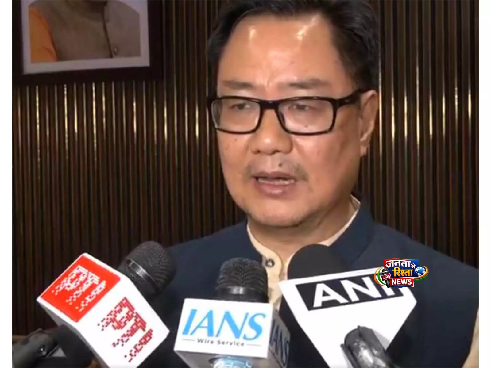 क्षेत्रीय तनाव के बावजूद, सरकार ने हज किराए में बढ़ोतरी को सीमित करने के लिए एयरलाइंस के साथ बातचीत की: Kiren Rijiju क्षेत्रीय तनाव के बावजूद, सरकार ने हज किराए में बढ़ोतरी को सीमित करने के लिए एयरलाइंस के साथ बातचीत की: Kiren Rijiju