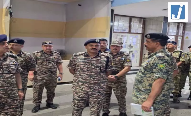 बंगाल में मतगणना से पहले एक्शन में CRPF, डीजी ने सुरक्षा व्यवस्था का लिया जायजा बंगाल में मतगणना से पहले एक्शन में CRPF, डीजी ने सुरक्षा व्यवस्था का लिया जायजा