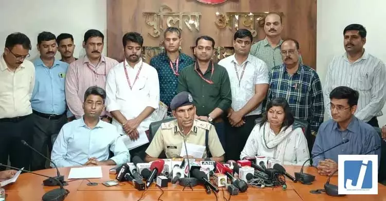 1.89 करोड़ की लूट का खुलासा, IAS अकैडमी की डायरेक्टर को बनाया निशाना 1.89 करोड़ की लूट का खुलासा, IAS अकैडमी की डायरेक्टर को बनाया निशाना