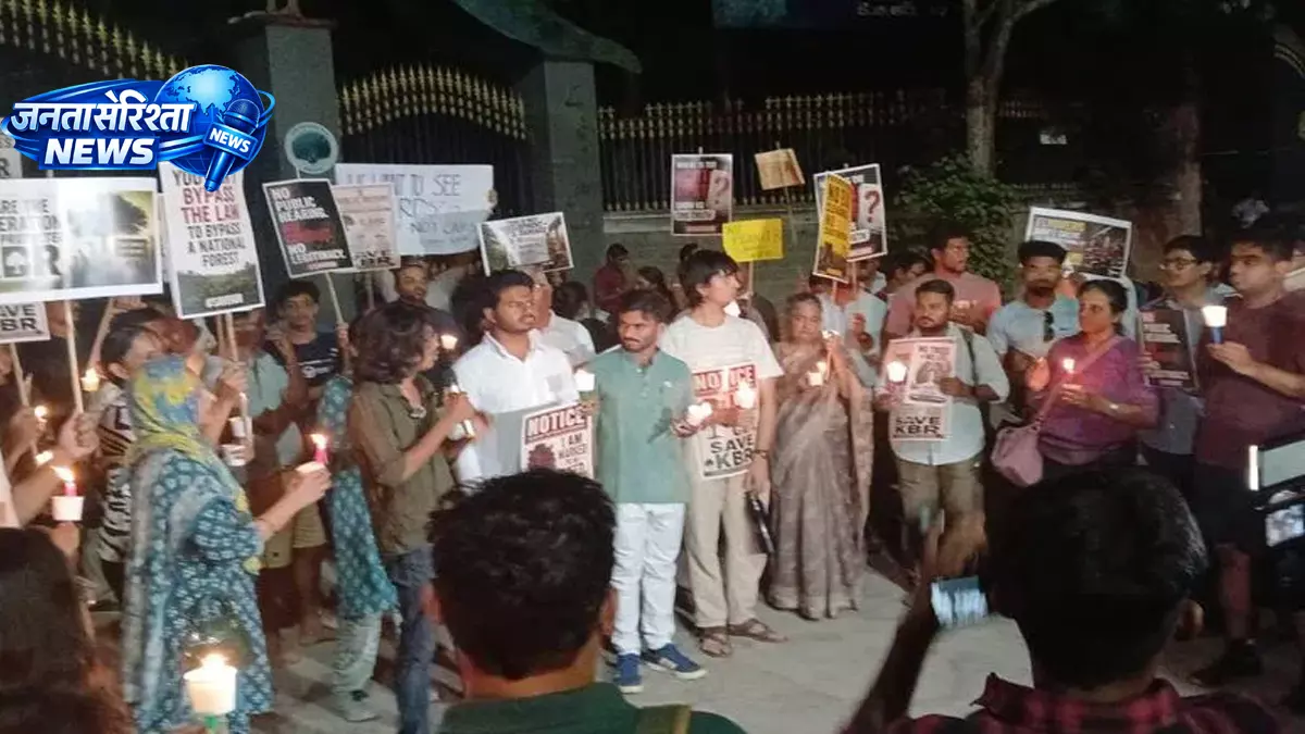 KBR पार्क के पास पेड़ों की कटाई के खिलाफ लगातार तीसरे दिन कैंडललाइट विरोध प्रदर्शन KBR पार्क के पास पेड़ों की कटाई के खिलाफ लगातार तीसरे दिन कैंडललाइट विरोध प्रदर्शन