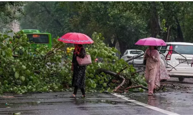 Andhra: नेल्लोर में तूफान और तेज़ हवाओं ने दस्तक दी; बिजली गुल होने की खबर Andhra: नेल्लोर में तूफान और तेज़ हवाओं ने दस्तक दी; बिजली गुल होने की खबर
