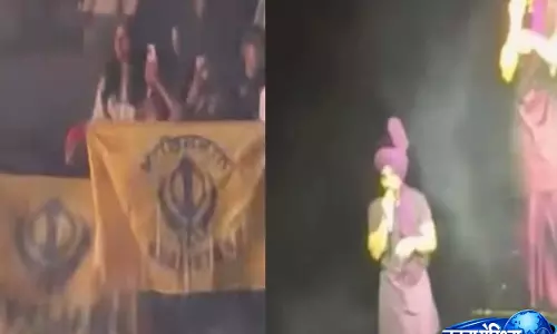 Diljit Dosanjhs के कॉन्सर्ट में हंगामा, बीच शो में रुकवाया विरोध प्रदर्शन; बयान सुनकर फैंस हैरान Diljit Dosanjhs के कॉन्सर्ट में हंगामा, बीच शो में रुकवाया विरोध प्रदर्शन; बयान सुनकर फैंस हैरान