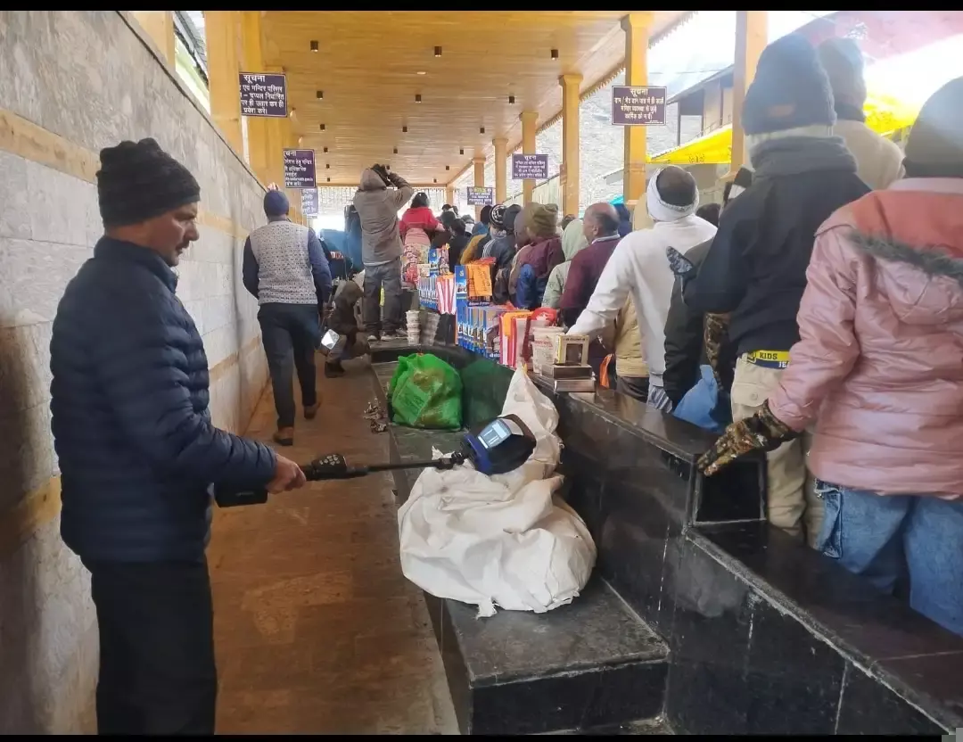 Dehradun: सुरक्षा के मद्देनजर केदारनाथ में जांच अभियान तेज Dehradun: सुरक्षा के मद्देनजर केदारनाथ में जांच अभियान तेज