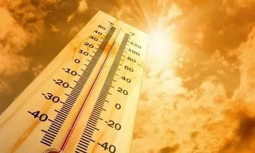 Karnataka : अस्पतालों में डिहाइड्रेशन और हीट स्ट्रोक के मरीजों की संख्या में बढ़ोतरी Karnataka : अस्पतालों में डिहाइड्रेशन और हीट स्ट्रोक के मरीजों की संख्या में बढ़ोतरी
