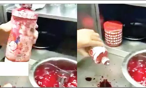 जूस और शेक में हो रही है खतरनाक पाउडर की मिलावट जूस और शेक में हो रही है खतरनाक पाउडर की मिलावट