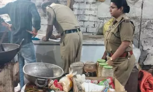 गैर-कानूनी शराब पर एक्साइज विभाग की बड़ी कार्रवाई, Indore में ढाबों पर छापेमारी गैर-कानूनी शराब पर एक्साइज विभाग की बड़ी कार्रवाई, Indore में ढाबों पर छापेमारी
