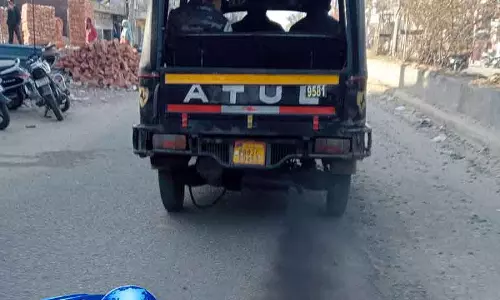 Jhajjar साहूकार ने ऑटो ड्राइवर को पीटा, कान काट लिया Jhajjar साहूकार ने ऑटो ड्राइवर को पीटा, कान काट लिया