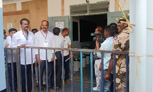 कर्नाटक उपचुनाव: दावणगेरे साउथ में BJP आगे, बागलकोट में मतगणना जारी