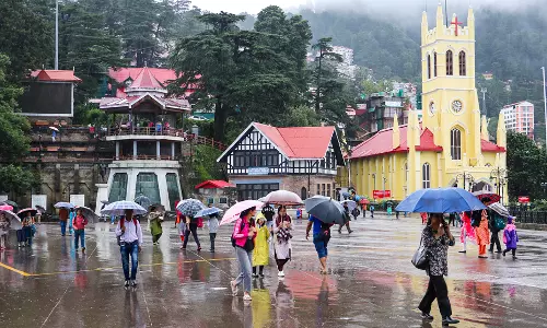 Shimla: हिमाचल में आंधी-बारिश से जनजीवन प्रभावित Shimla: हिमाचल में आंधी-बारिश से जनजीवन प्रभावित