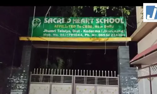 स्कूल हॉस्टल में 10वीं के छात्र ने लगाई फांसी, परिजनों ने प्रबंधन पर लगाया आरोप स्कूल हॉस्टल में 10वीं के छात्र ने लगाई फांसी, परिजनों ने प्रबंधन पर लगाया आरोप