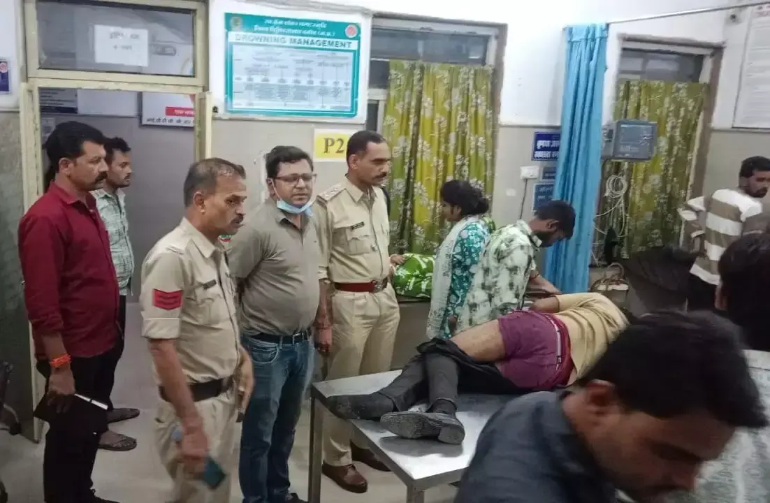 Damoh: खड़ी ट्रैक्टर-ट्रॉली में घुसी कार, 6 लोग जख्मी