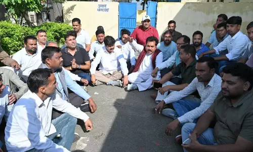 Pauri Garhwal: कांग्रेस ने सतपुली थाने पर किया विरोध प्रदर्शन