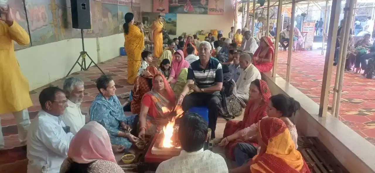 Jaipur: निशुल्क गायत्री महायज्ञ का आयोजन मंदिर में Jaipur: निशुल्क गायत्री महायज्ञ का आयोजन मंदिर में