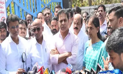 KTRs allegation: बीआरएस मीडिया संयोजक की गिरफ्तारी की निंदा, कांग्रेस पर बदले की राजनीति का आरोप