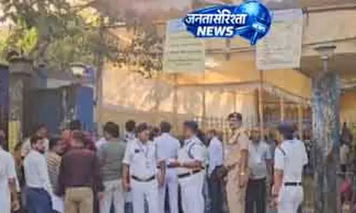 बंगाल चुनाव: वोटों की गिनती जारी, BJP 24 सीटों पर आगे, TMC 5 पर बंगाल चुनाव: वोटों की गिनती जारी, BJP 24 सीटों पर आगे, TMC 5 पर