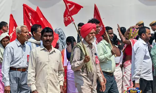 केरल में हार और Bengal में नाकामी के बाद पार्टी के गिरते ग्राफ पर बहस तेज केरल में हार और Bengal में नाकामी के बाद पार्टी के गिरते ग्राफ पर बहस तेज