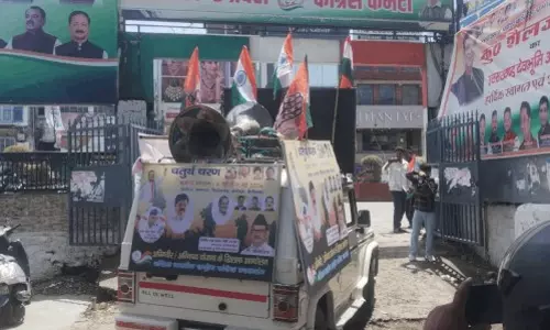 Dehradun: कुमाऊं के लिए रवाना हुआ विरोध आंदोलन का रथ Dehradun: कुमाऊं के लिए रवाना हुआ विरोध आंदोलन का रथ