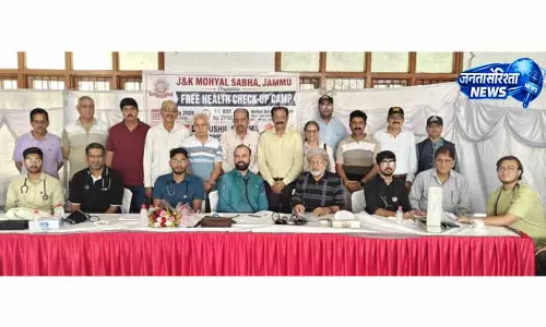 Dr. Sushil ने स्वास्थ्य कैंप में पर्यावरणीय खतरे पर ध्यान दिलाया