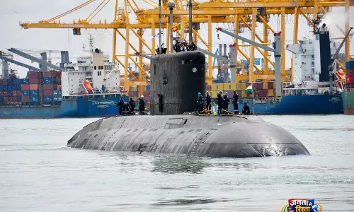 INS सिंधुकेसरी ऑपरेशनल टर्नअराउंड के लिए कोलंबो पहुंचा, भारत-श्रीलंका नौसैनिक संबंध और गहरे हुए