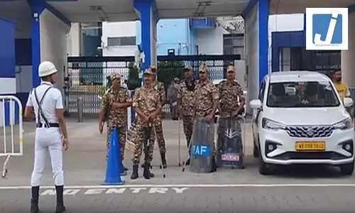 बंगाल में बीजेपी 200 पार: दस्तावेजों की सुरक्षा के लिए सरकारी कार्यालयों में केंद्रीय बल किए तैनात बंगाल में बीजेपी 200 पार: दस्तावेजों की सुरक्षा के लिए सरकारी कार्यालयों में केंद्रीय बल किए तैनात