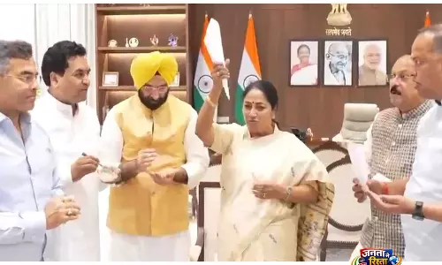 रसगुल्ला, झालमुड़ी के साथ दिल्ली सचिवालय में CM रेखा गुप्ता और कैबिनेट ने BJP-NDA चुनाव प्रदर्शन का जश्न मनाया रसगुल्ला, झालमुड़ी के साथ दिल्ली सचिवालय में CM रेखा गुप्ता और कैबिनेट ने BJP-NDA चुनाव प्रदर्शन का जश्न मनाया