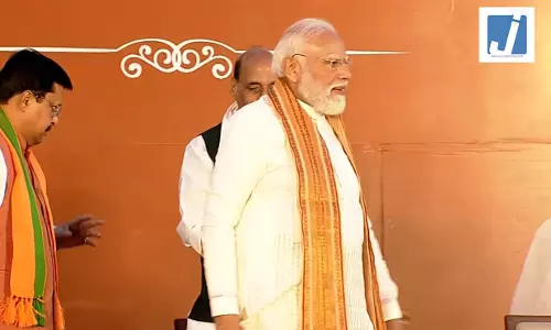 BJP मुख्यालय पहुंचे पीएम मोदी, देखें LIVE