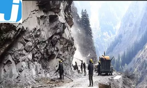 हिमालय के दुर्गम क्षेत्रों में 66 वर्षों से रास्ता दिखा रहा बीआरओ का ‘दीपक’ हिमालय के दुर्गम क्षेत्रों में 66 वर्षों से रास्ता दिखा रहा बीआरओ का ‘दीपक’