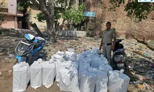 अवैध शराब पर बड़ी कार्रवाई, 57 कार्टन शराब और 2 स्कूटी जब्त अवैध शराब पर बड़ी कार्रवाई, 57 कार्टन शराब और 2 स्कूटी जब्त
