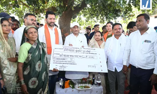 सुशासन तिहार: चौपाल में मिली राहत, सरलाबाई मरावी की समस्या का मुख्यमंत्री ने किया त्वरित समाधान सुशासन तिहार: चौपाल में मिली राहत, सरलाबाई मरावी की समस्या का मुख्यमंत्री ने किया त्वरित समाधान
