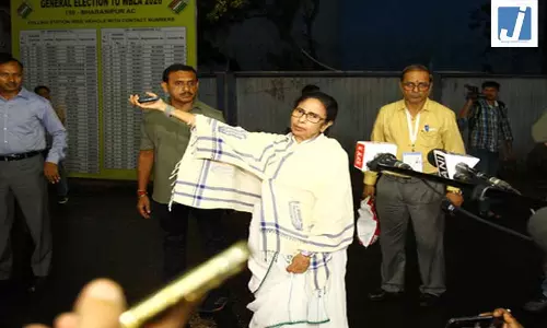 सत्ता तो छोड़िए, सीट तक नहीं बचा पाईं ममता बनर्जी, भवानीपुर में सुवेंदु ने दोहराया नंदीग्राम पार्ट-2, बीजेपी बनाएगी मुख्यमंत्री? सत्ता तो छोड़िए, सीट तक नहीं बचा पाईं ममता बनर्जी, भवानीपुर में सुवेंदु ने दोहराया नंदीग्राम पार्ट-2, बीजेपी बनाएगी मुख्यमंत्री?