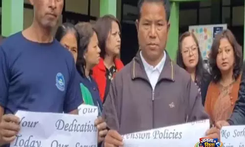 Meghalaya के शिक्षकों और कर्मचारियों ने केंद्रीकृत फंड योजना के खिलाफ विरोध प्रदर्शन किया