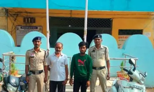 छुईखदान में वाहन चोरी के दो आरोपी गिरफ्तार छुईखदान में वाहन चोरी के दो आरोपी गिरफ्तार