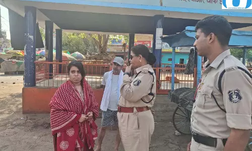 रायपुर में पुलिस की मानवता भरी पहल, पिंक पेट्रोलिंग यूनिट की तत्परता दिखी रायपुर में पुलिस की मानवता भरी पहल, पिंक पेट्रोलिंग यूनिट की तत्परता दिखी