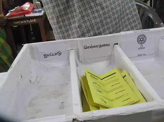 Tamil Nadu : तिरुपरनकुंद्रम में वोटों की गिनती के दौरान पहला पोस्टल वोट अमान्य घोषित Tamil Nadu : तिरुपरनकुंद्रम में वोटों की गिनती के दौरान पहला पोस्टल वोट अमान्य घोषित