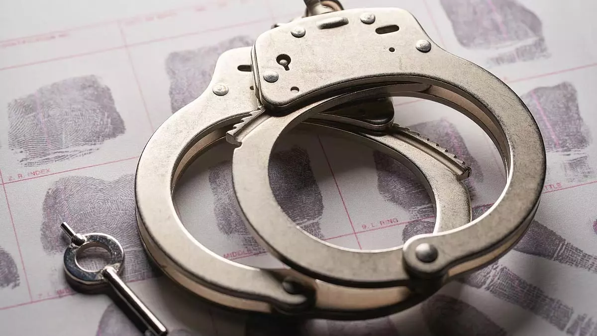 Kandivali एजुकेशन कंसल्टेंसी फ्रॉड केस: महिला गिरफ्तार, विदेश में एडमिशन के नाम पर ठगी का आरोप Kandivali एजुकेशन कंसल्टेंसी फ्रॉड केस: महिला गिरफ्तार, विदेश में एडमिशन के नाम पर ठगी का आरोप