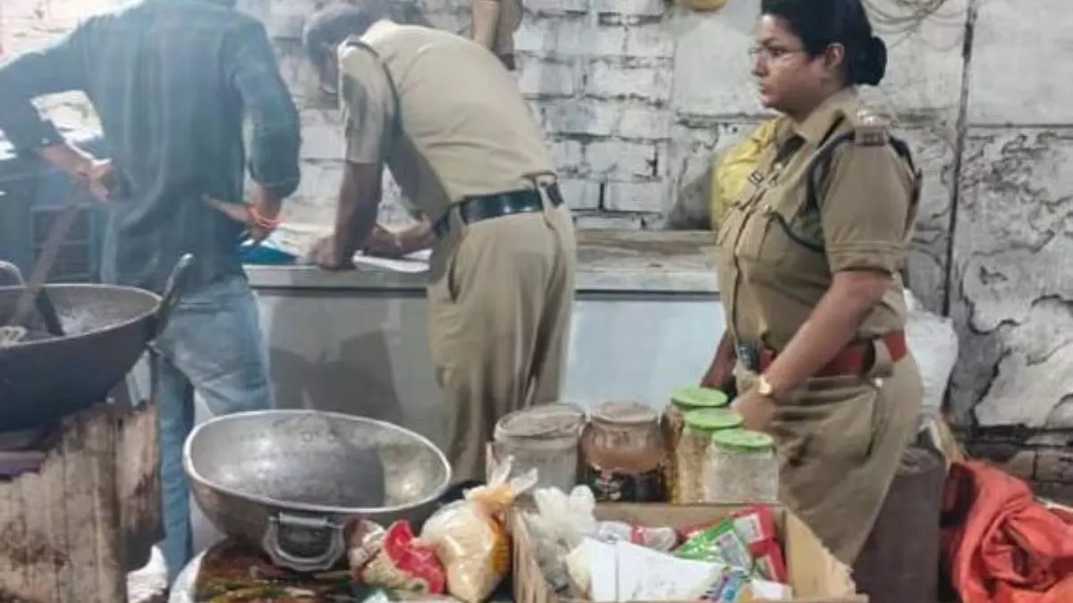 गैर-कानूनी शराब पर एक्साइज विभाग की बड़ी कार्रवाई, Indore में ढाबों पर छापेमारी गैर-कानूनी शराब पर एक्साइज विभाग की बड़ी कार्रवाई, Indore में ढाबों पर छापेमारी