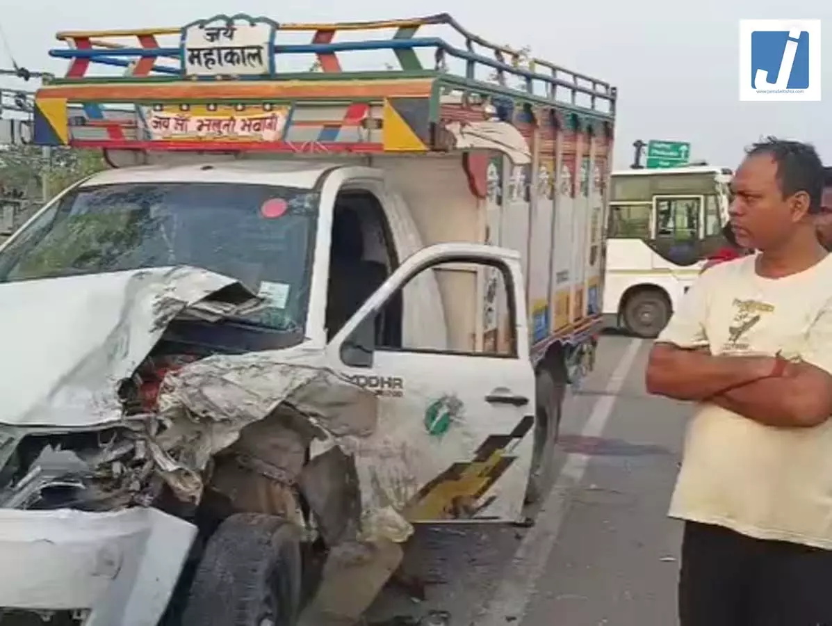 दर्दनाक हादसा: तिलक समारोह से लौट रही थी बस, लड़की के पिता की भी मौत दर्दनाक हादसा: तिलक समारोह से लौट रही थी बस, लड़की के पिता की भी मौत