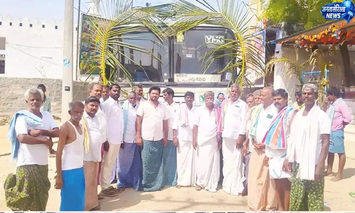 Andhra: 6 साल बाद, आरटीसी ने बनवनूर-येम्मिगनूर सेवा फिर से शुरू की Andhra: 6 साल बाद, आरटीसी ने बनवनूर-येम्मिगनूर सेवा फिर से शुरू की